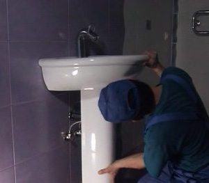 Установка раковины в ванной в Батайске