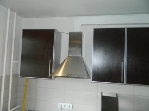 Установка вытяжки на кухне в Батайске