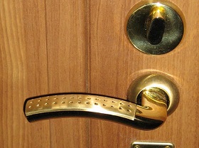 Замена дверной ручки входной двери в Батайске
