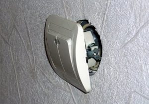 Замена выключателя света в квартире в Батайске